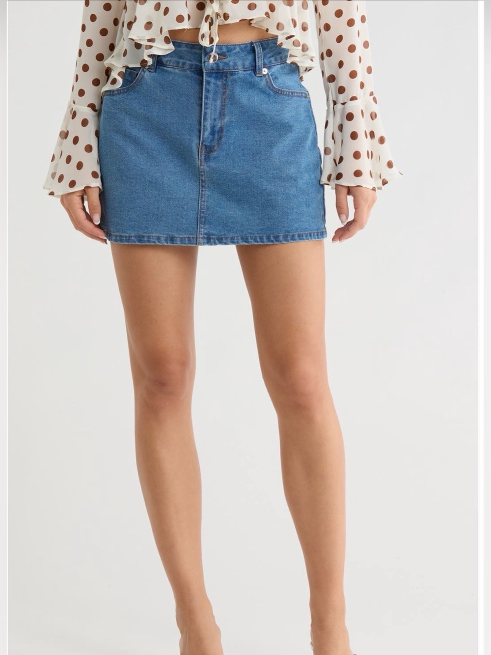 NWT Vigoss raw hem denim mini skirt, size 27, flawless condition
